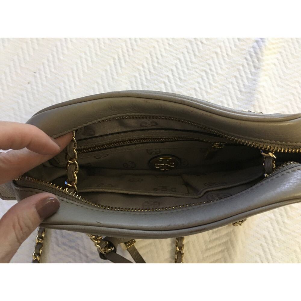 Tory Burch Pebbled Leather Shoulder Bag in Light Gray with Gold Hardware - Picture 14 of 15